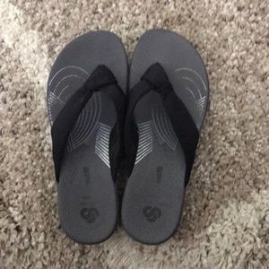 clarks arla gibson flip flops